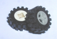 20 x Lego Rad 14 x 6 mit alt-hellgrauen Felgen (3641x4624)